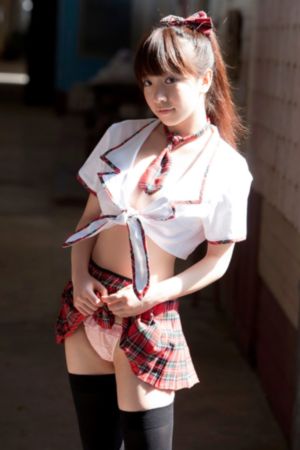 他扶着粗大挤进她的在线视频_无删减完整版在线观看