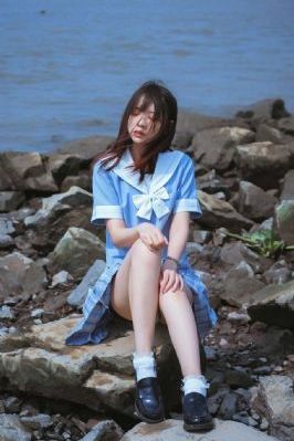 闯入巨乳室友的房间啪啪_国产剧高清在线观看
